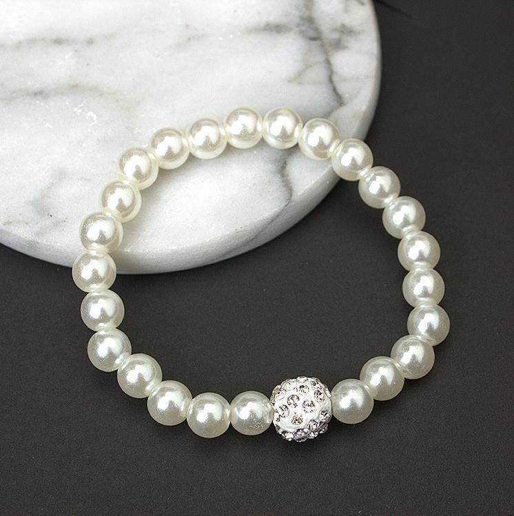Pearl necklace hanyelevate