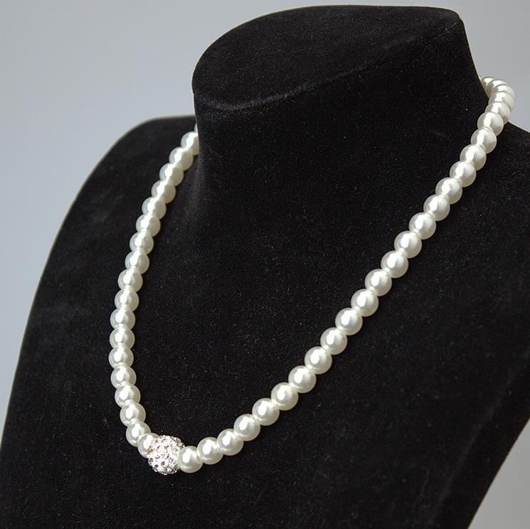 Pearl necklace hanyelevate