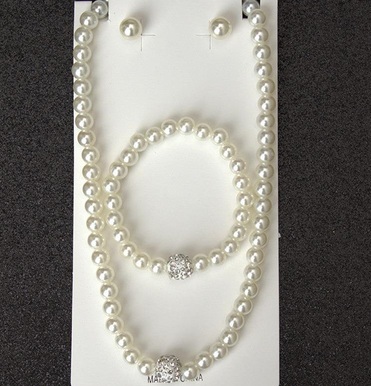 Pearl necklace hanyelevate