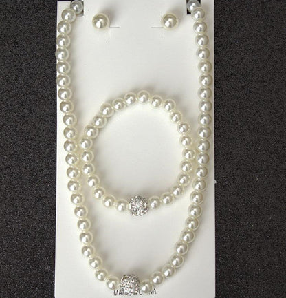 Pearl necklace hanyelevate