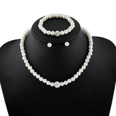 Pearl necklace hanyelevate
